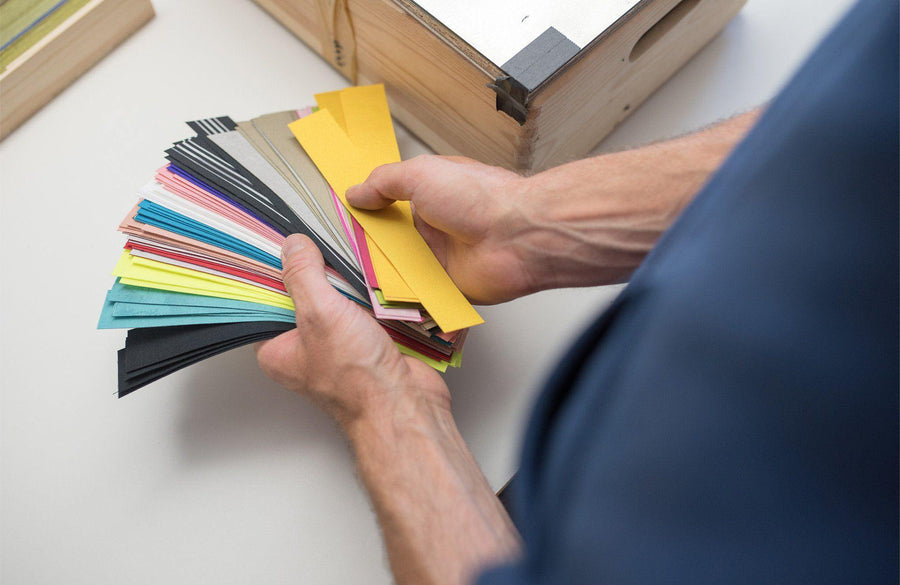 materialauswahl für die Notizbuchproduktion in der Notizbuch Buchbinderei tyyp