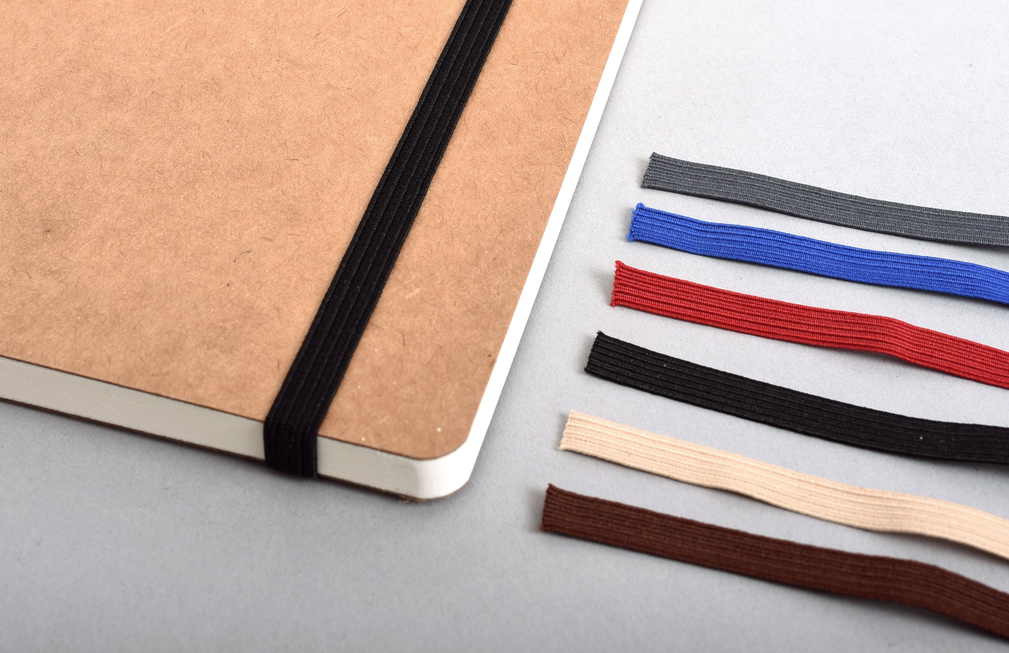 Notizbuch mit farbigem Gummiband, Bundfarbe im Corporate Design wählbar